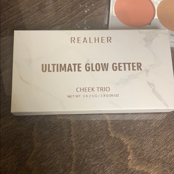 REALHER Ultimate Glow Getter Cheek Trio - Picture 6 of 10